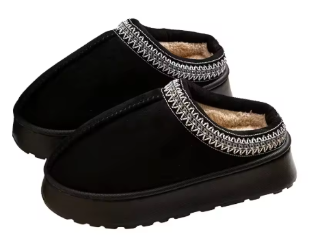 Fluffy warm slippers black