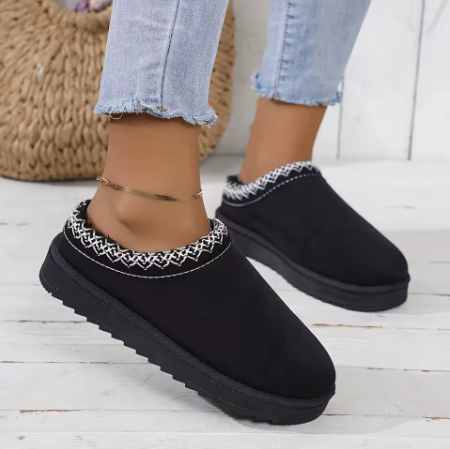 Fluffy warm slippers black