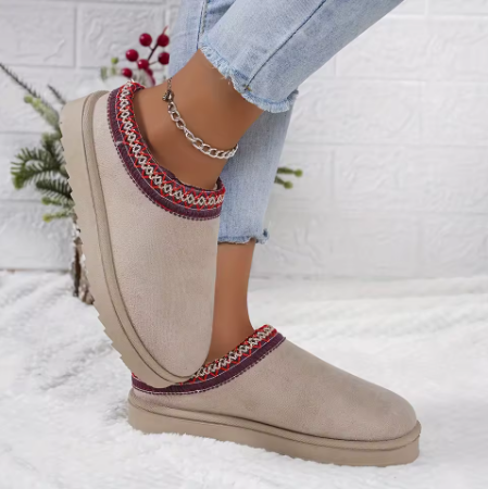 Fluffy warm slippers ivory